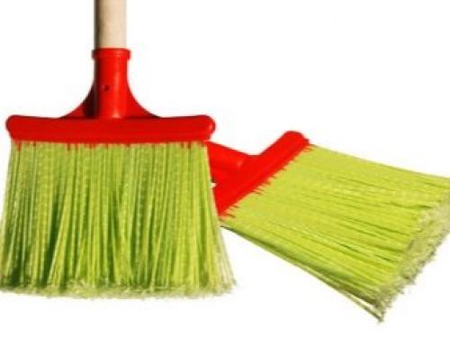 Как сделать из пластиковых бутылок метлу. Самодельная метла из старых пластиковых бутылок 04