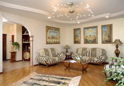 Какую люстру выбрать в зал. Необычные люстры в интерьере гостиной