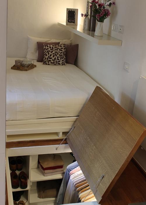 Очень маленькое помещение для проживания с мебелью — трансформерами 07