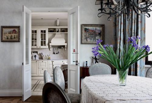 Нужна ли дверь на кухню: плюсы и минусы