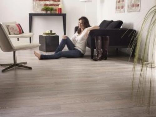 На что приклеить линолеум. Клей для холодной сварки линолеума 02