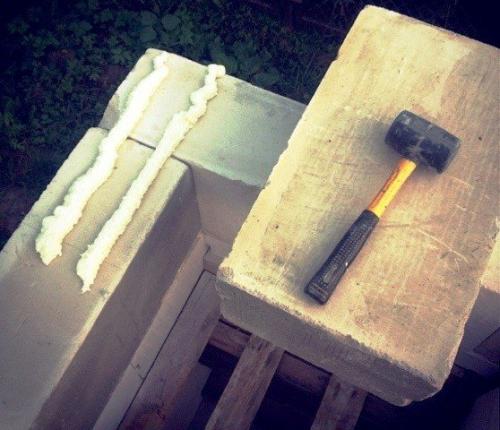 Кладка пеноблока на монтажную пену. Особенности кладки газобетона на монтажную пену