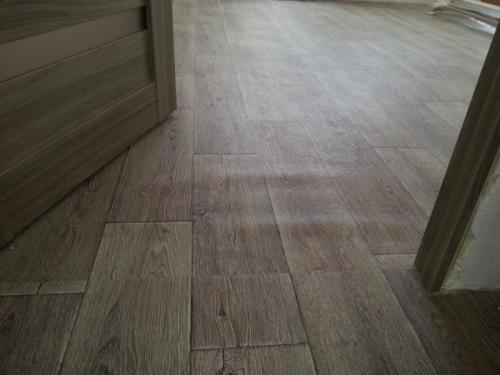 Чем приклеить линолеум к линолеуму. Линолеум. Клеить или нет?