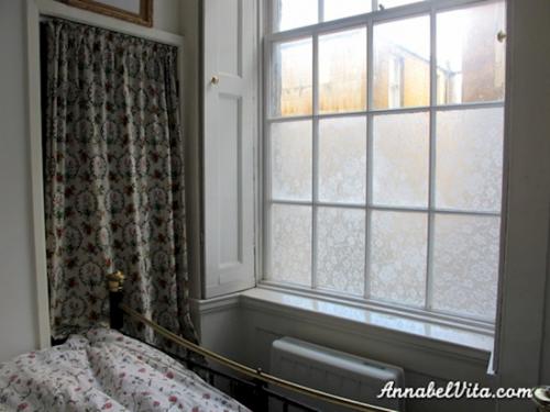 Чем заклеить окна от соседей. Красивый способ защитить ваши окна от любопытных взглядов