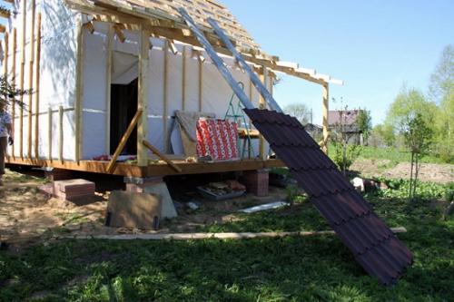 Как покрыть крышу профнастилом одному. Как покрыть крышу профнастилом в одиночку