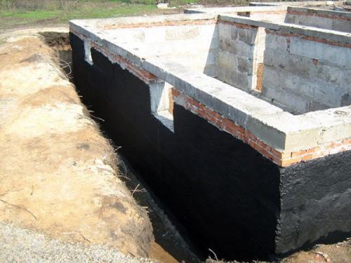 Когда можно наносить гидроизоляцию на фундамент. Почему нельзя делать гидроизоляцию фундамента сразу