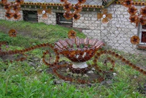 Клумбы из 5 литровых пластиковых бутылок. Клумба из бутылок: 130 фото примеров оформления участка при помощи пластиковой и стеклянной тары