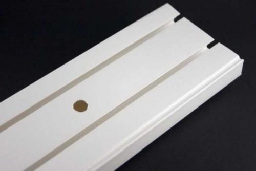 Как установить пластиковый карниз на стену. Где и как сделать отверстия в шине