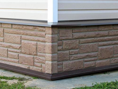 Как отделать фундамент профлистом. Ход работ 03