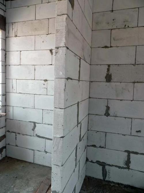 Что лучше для дома газоблок или пеноблок. Пенобетон или газобетон: преимущества и недостатки 01 Что лучше для дома газоблок или пеноблок. Пенобетон или газобетон: преимущества и недостатки 01