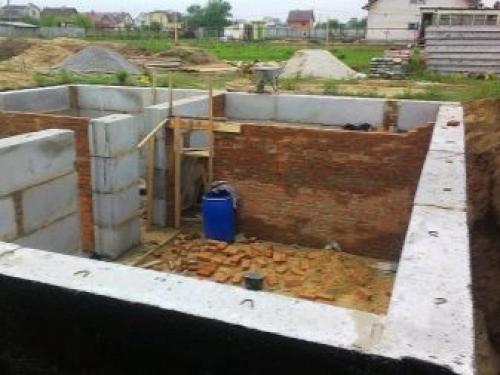 Фундамент из фбс для дома с подвалом. Этапы выполнения работ 14