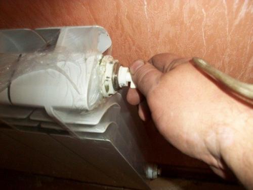 Холодная батарея стояк горячий двухтрубная система. Полностью холодный прибор