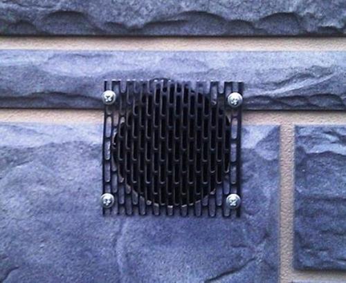 Зачем закрывать продухи на зиму в многоквартирном доме. Вентиляция цоколя: нужны ли продухи?