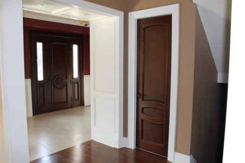 Белый плинтус и бежевые двери. Как выбрать межкомнатные двери: советы по цвету и дизайну