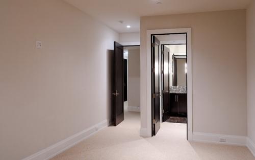 Плинтус в цвет пола. Как должны сочетаться плинтус и пол в интерьере [7 советов от дизайнера]