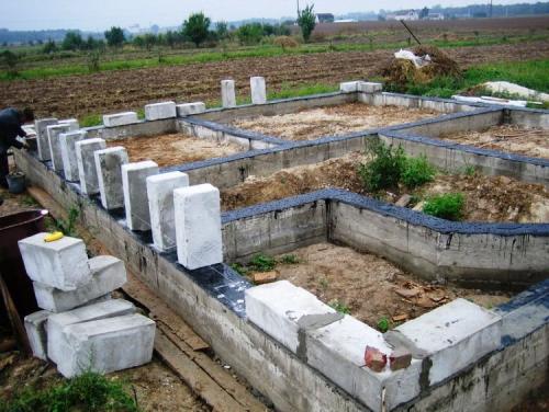 Блочные дома плюсы и минусы. Особенности и способы применения материала