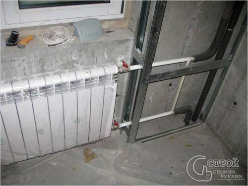 Зашивка труб в туалете гипсокартоном. Установка каркаса 02