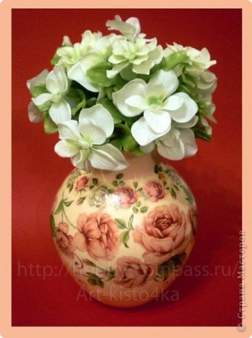 Декупаж вазы из пластиковой бутылки. Имитация фарфора