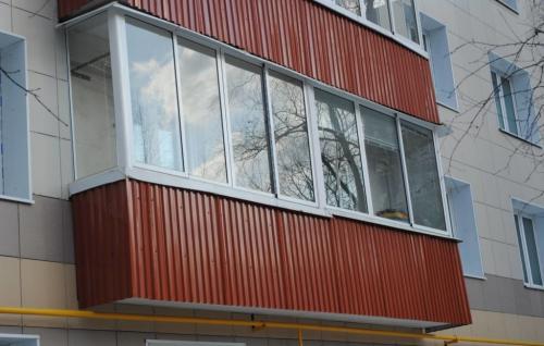 Как обшить балкон снаружи. Сайдинг, профнастил, вагонка — чем лучше обшивать балкон снаружи