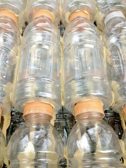 Лодка из бутылок и скотча. Как сделать каяк – лодку из пластиковых бутылок