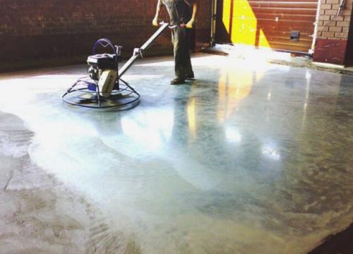 Шлифовка стяжки пола. Назначение шлифовки пола 01