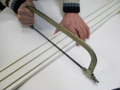 Как повесить потолочный карниз на стену. Как прикрутить потолочный карниз