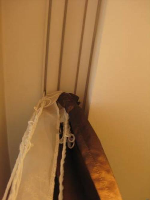 Как повесить потолочный карниз на стену. Как прикрутить потолочный карниз