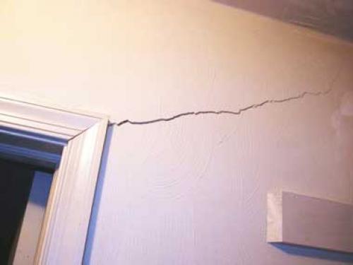 Гипсокартон по деревянной обрешетке. Дерево против профиля