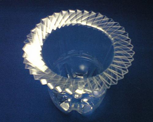 Ваза своими руками из пластиковой бутылки для цветов. Ваза с цветами из пластиковой бутылки 34 Ваза своими руками из пластиковой бутылки для цветов. Ваза с цветами из пластиковой бутылки 34