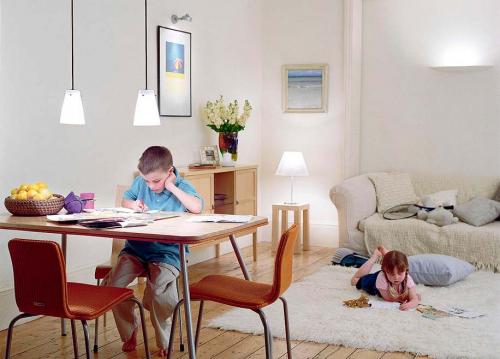 Теплый белый или холодный свет в освещении. Какое освещение оптимально для глаз?