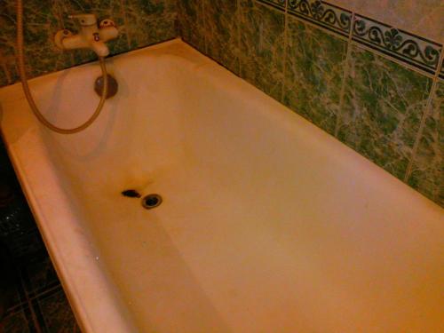 Налет в ванной, как удалить. Налет в ванной: как просто и быстро удалить налет своими руками. Советы по выбору средств для уходу за кафелем и ванной