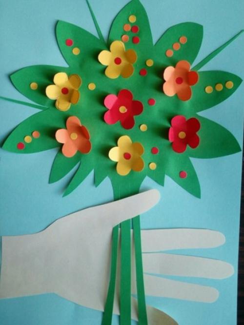 Что можно сделать ко дню матери своими руками. Легкая аппликация “Букет в ладошке” для учащихся 1-2 классов