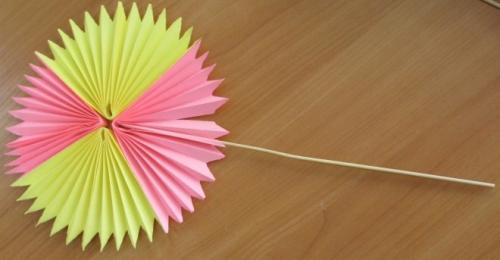 Что можно сделать на День матери своими руками маме. Поделка на День матери для детского сада из салфеток, гофрированной бумаги или картона (шаблоны прилагаются)