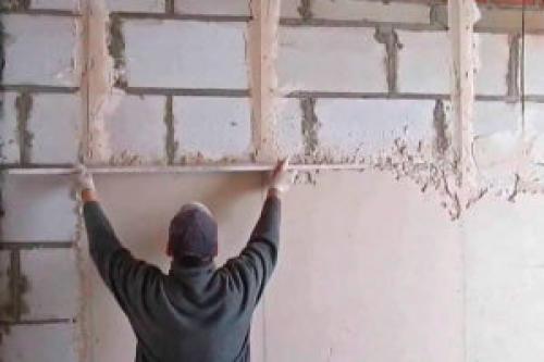 Выравнивание стен без маяков. Оштукатуривание без маяков: когда пригодится эта технология