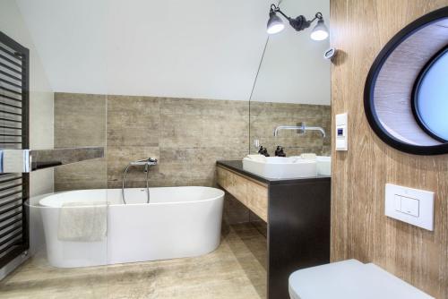 4 совершенно разных санузла. Какое оформление Вам нравится больше: 1-2-3-4? 03