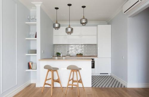 Интерьер кухни-ниши: разумное зонирование 04