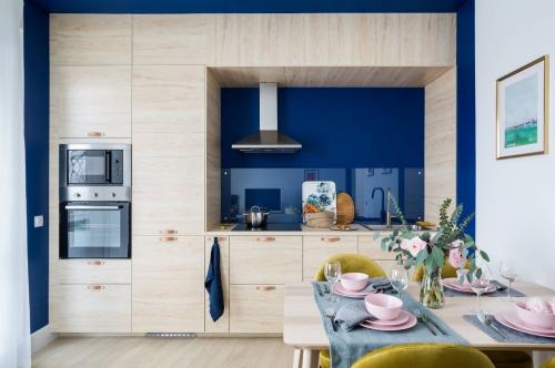 Интерьер кухни-ниши: разумное зонирование 01