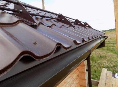 Как правильно положить профлист на крышу. Как правильно положить профнастил на крышу: видео и фото 05 Как правильно положить профлист на крышу. Как правильно положить профнастил на крышу: видео и фото 05