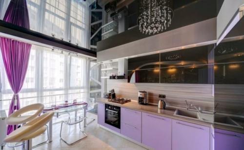 Нужна ли вытяжка на кухне с натяжным потолком. Делают ли натяжные потолки на кухне