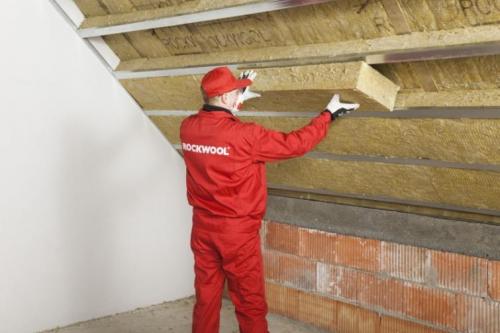 Утепление холодного чердака в частном доме. Какой утеплитель для чердака выбрать