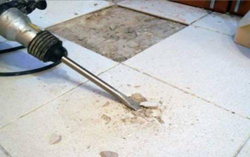 Треснула плитка в ванной чем замазать. Как оригинально замаскировать разбитый кафель