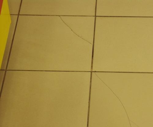 Как заделать сколы на плитке на полу. Как самостоятельно исправить сколы на керамограните