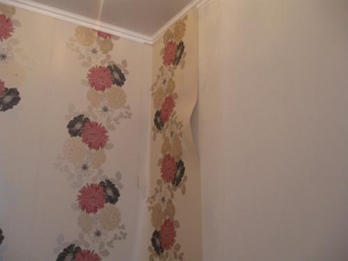 Как клеить обои во внутренних углах. Как клеить обои в углах: технология