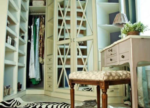 Гардеробная на балконе. Как Вам решение? 02