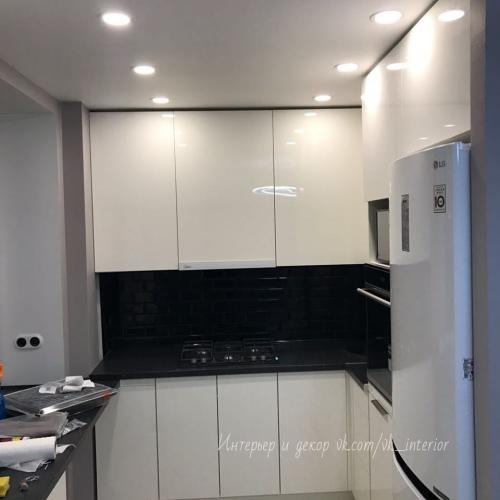 Стильная маленькая кухня. Оцените ремонт 02