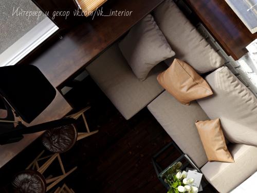 Невероятный балкон с рабочей зоной и зоной отдыха 02