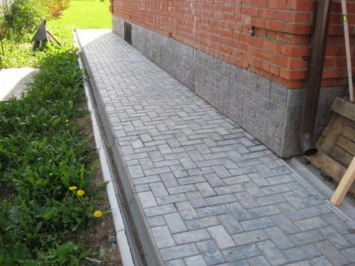 Дизайн отмостки вокруг дома. Отмостка дома своими руками —, как сделать защита фундамента? Пошаговая инструкция (71 фото)
