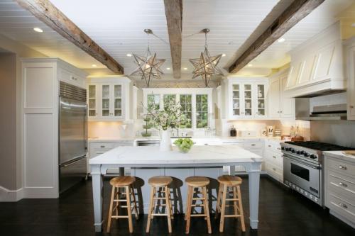 Потолок с открытыми балками. Потолок с балками – современные дизайнерские решения, идеи декора и варианты оформления