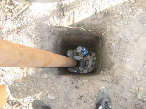 Как установить забор. Бетонирование: особенности и этапы работы