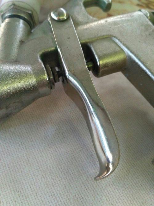 Устройство краскопульта с верхним бачком. Устройство краскопульта пневматического